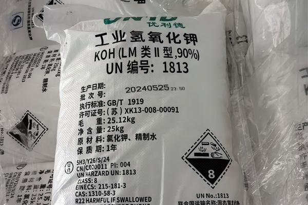 氢氧化钾在电镀中起什么作用？